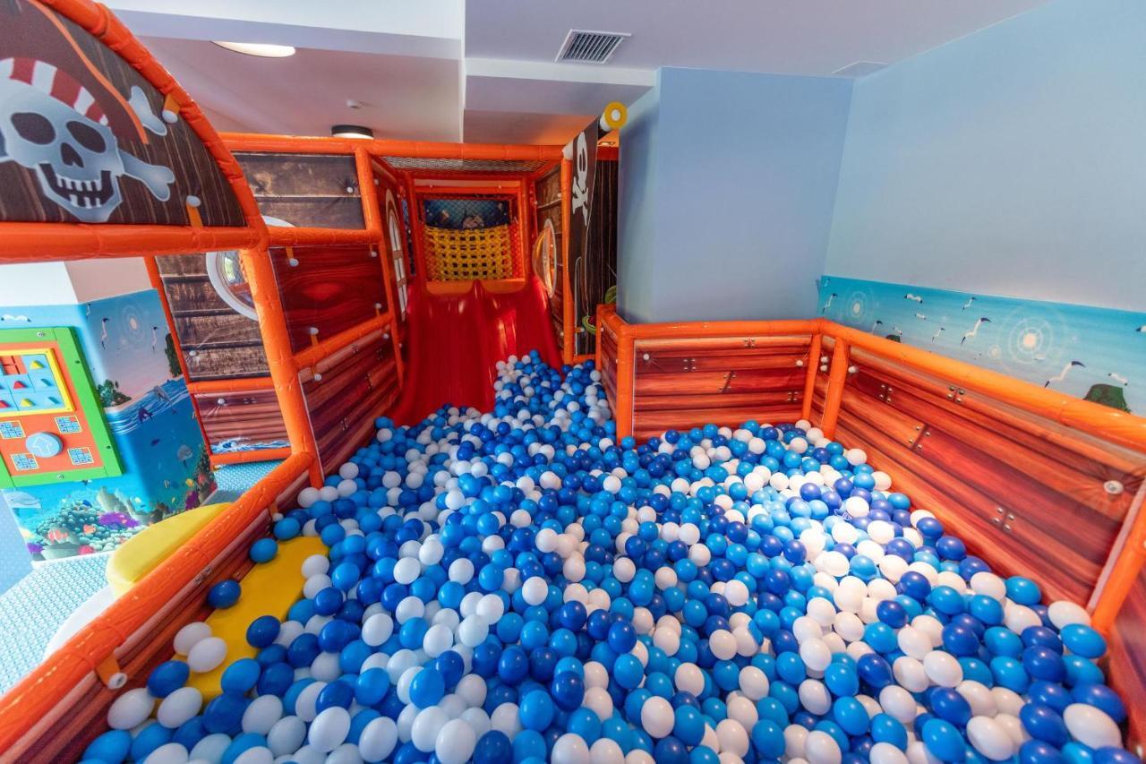Blue Marine Mielno Aparthotel เมียลโน ภายนอก รูปภาพ